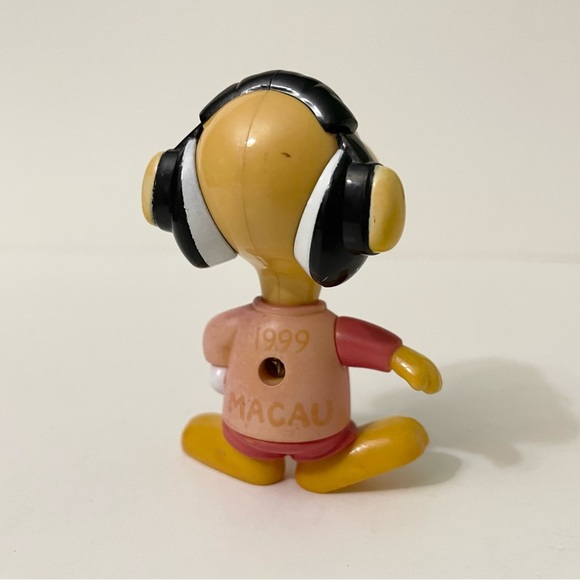 Snoopy World Tour Macau Figure Toy - Picture 5 of 11